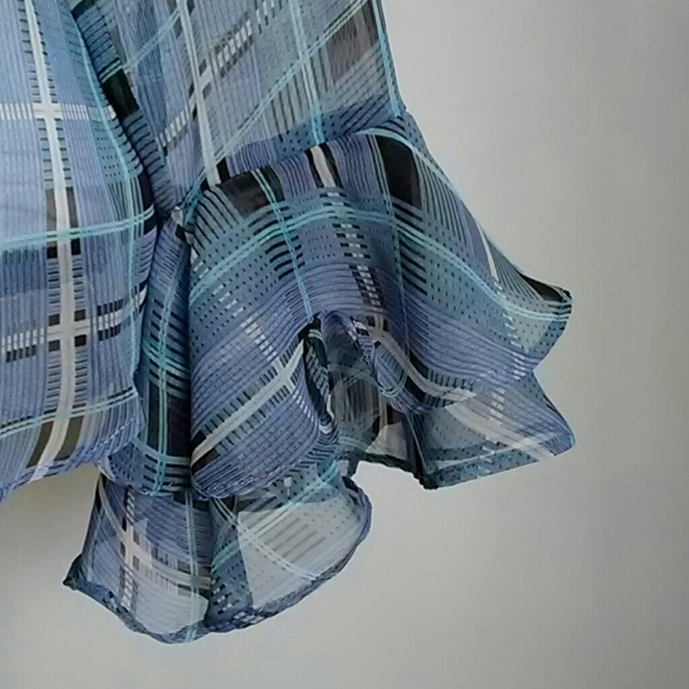 🌹 CAbi | Button Down Ruffle Blouse - Picture 5 of 7